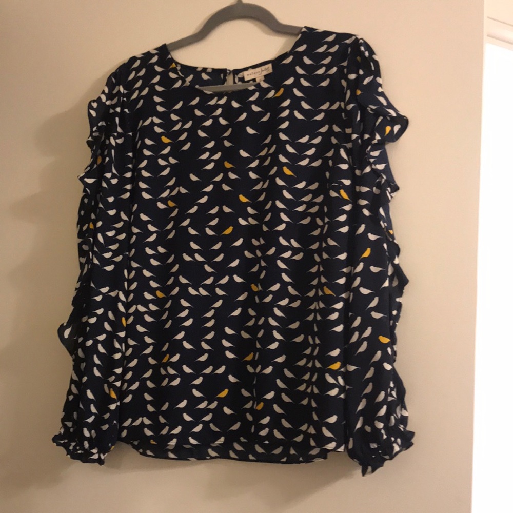 Maison Jules blouse w ruffle sleeves